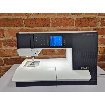 Pre-owned Pfaff Quilt Expression 720