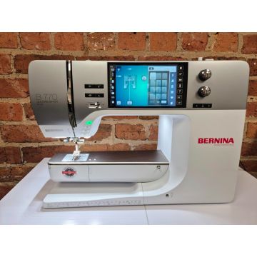 Pre-owned Bernina 770QE PLUS