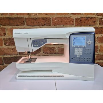 Pre-owned Husqvarna Viking Sapphire 875Q