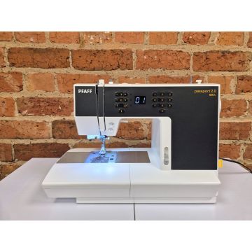 Pre-owned Pfaff Passport 2.0