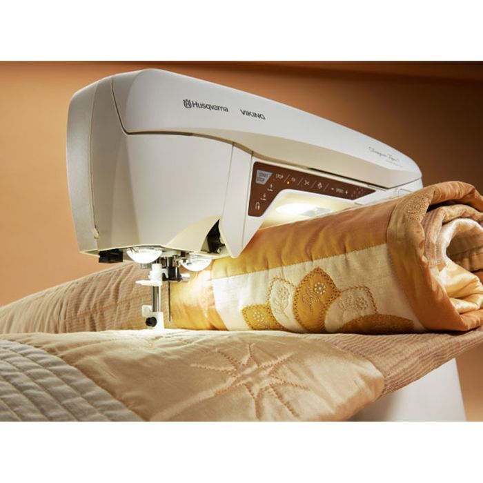 Husqvarna-Viking-Designer-Topaz-40-01